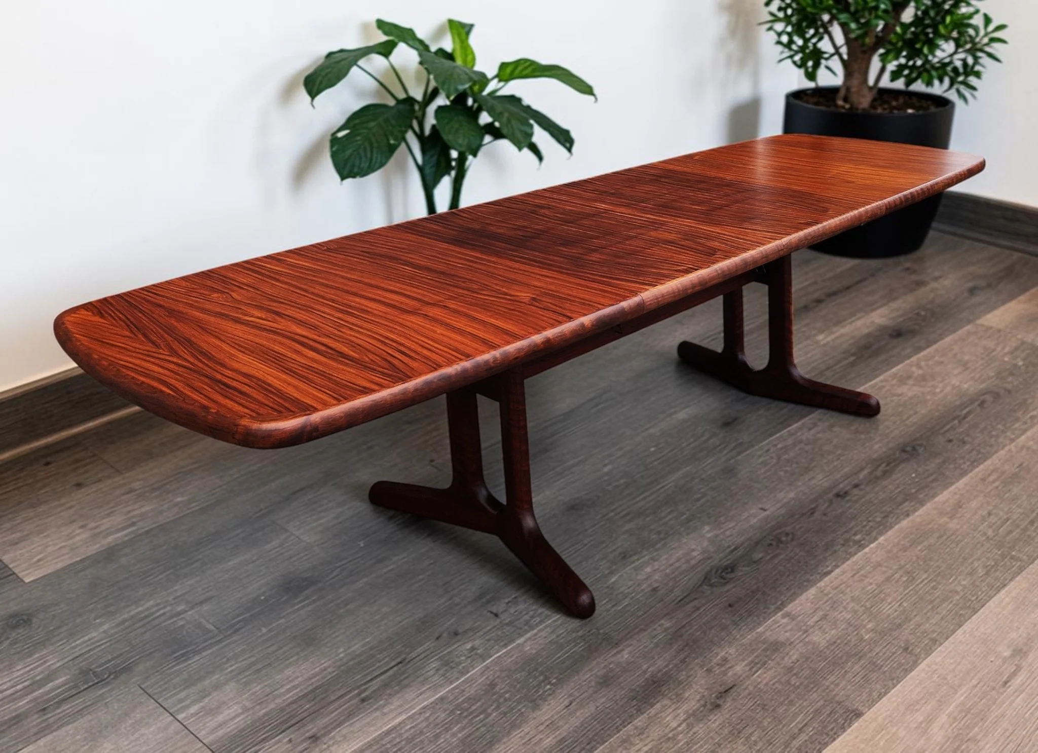 TABLES & DESKS